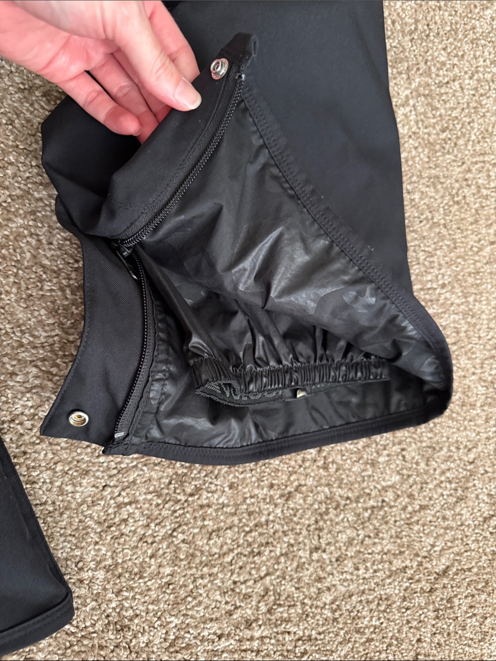 Volcom Black Men's Snow Pants - Picture 8 of 9